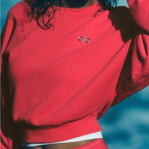 NWT🍓ALO Yoga Cropped Accolade Crewneck Top 🎈